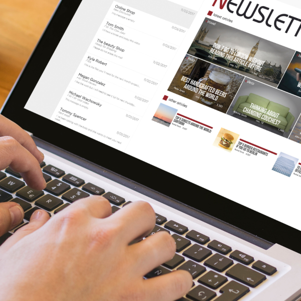 ordinateur avec newsletter
